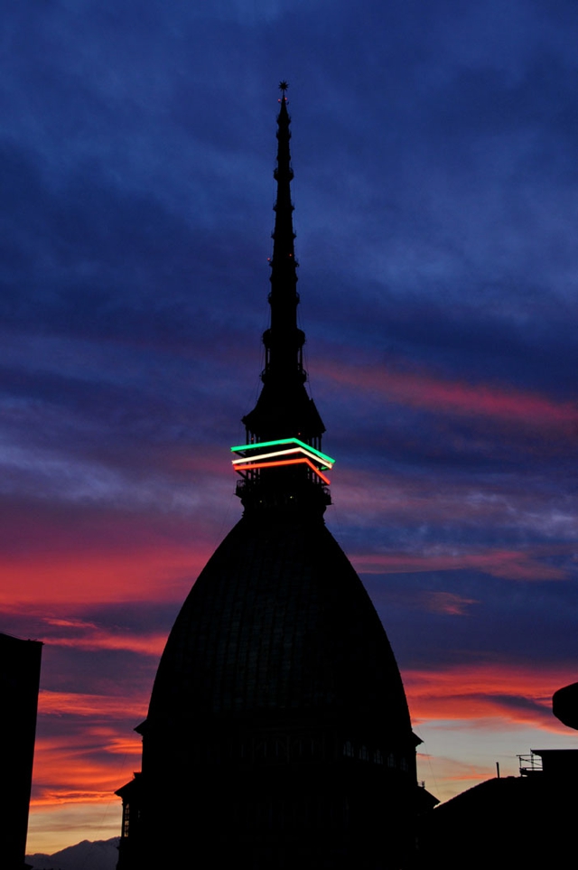 Torino-light-Italian-colors-MOLE-ANTONELLIANA-yatzer-2